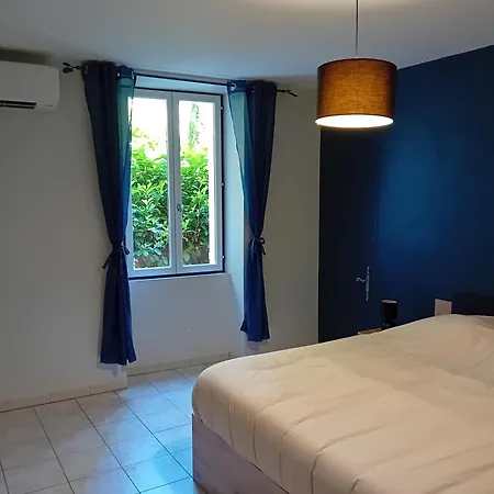 Gite Chambre Dans 1 A 2 Personnes Apartment *