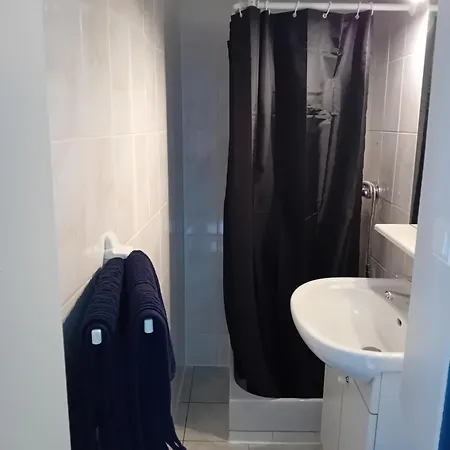 Apartment Gite Chambre Dans 1 A 2 Personnes Cruis
